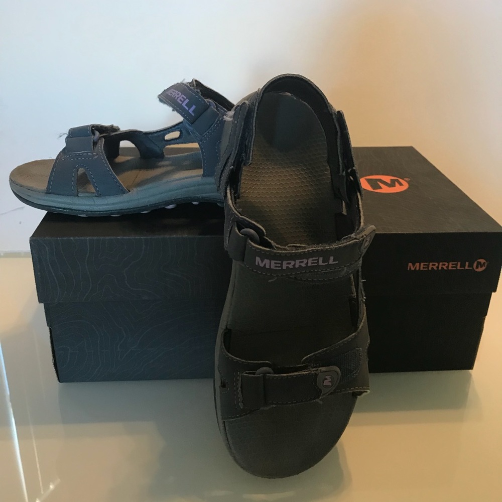 *DONATED* Girls Merrell purple sandals